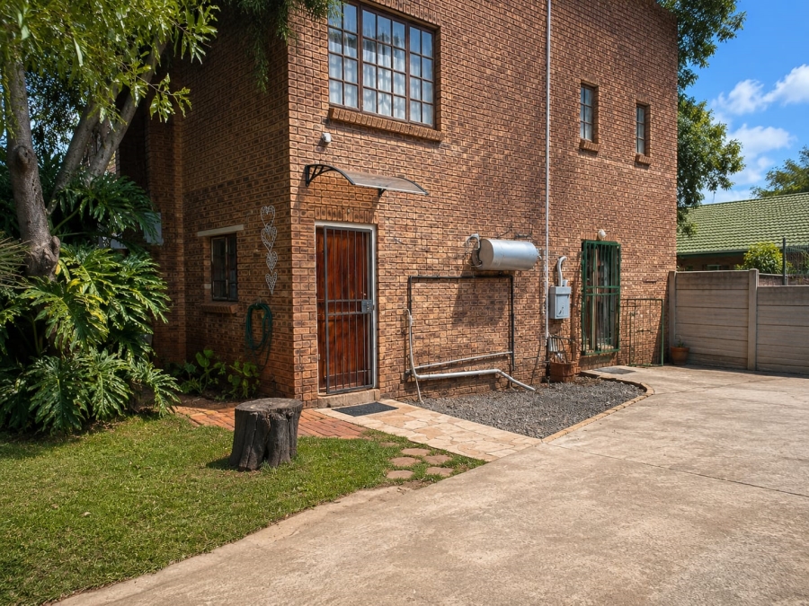 6 Bedroom Property for Sale in Cashan North West